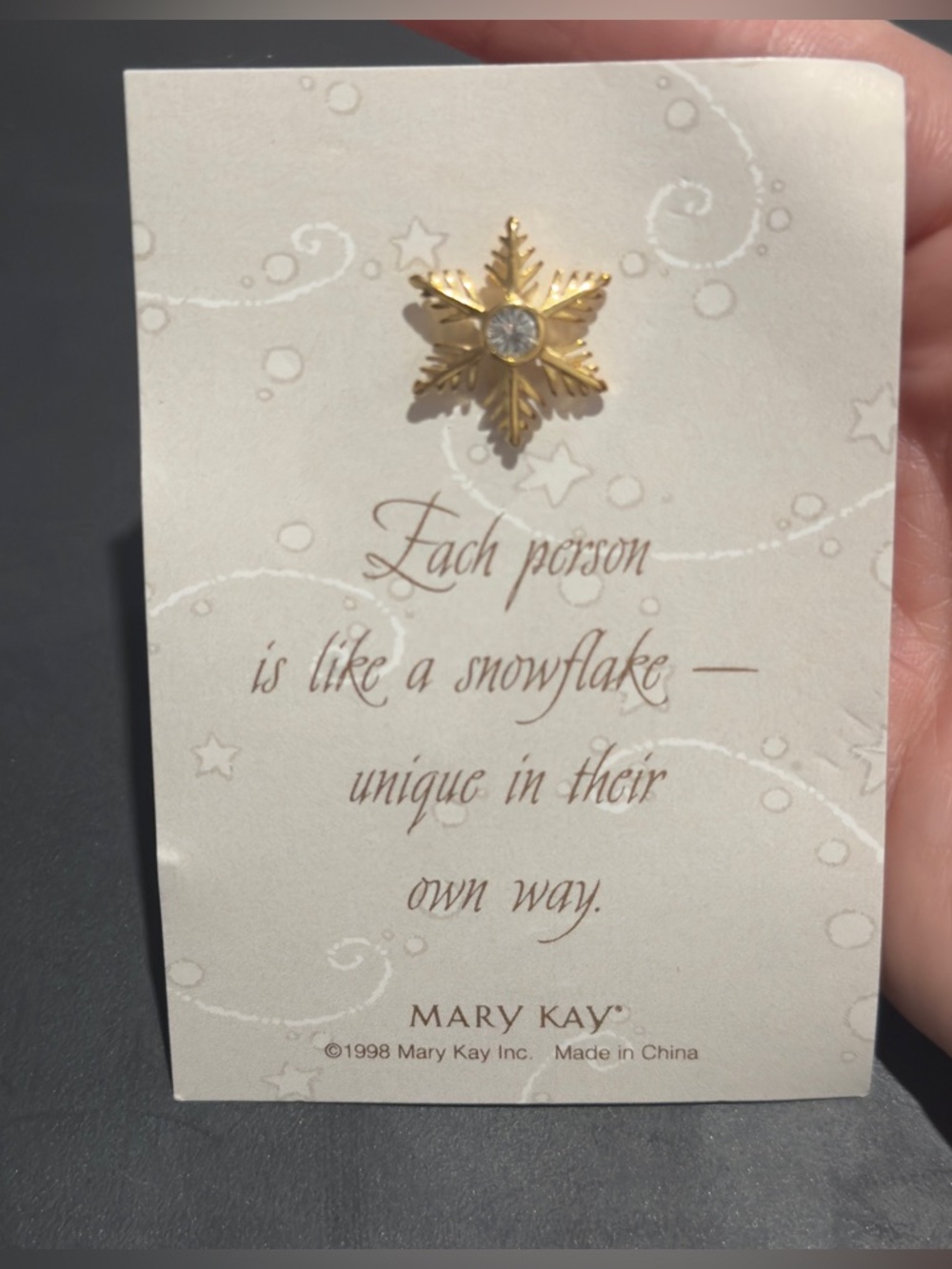 NEW Mary Kay Gold Snowflake Pin Brooch w/ Rhinestone Accent Vintage 1998